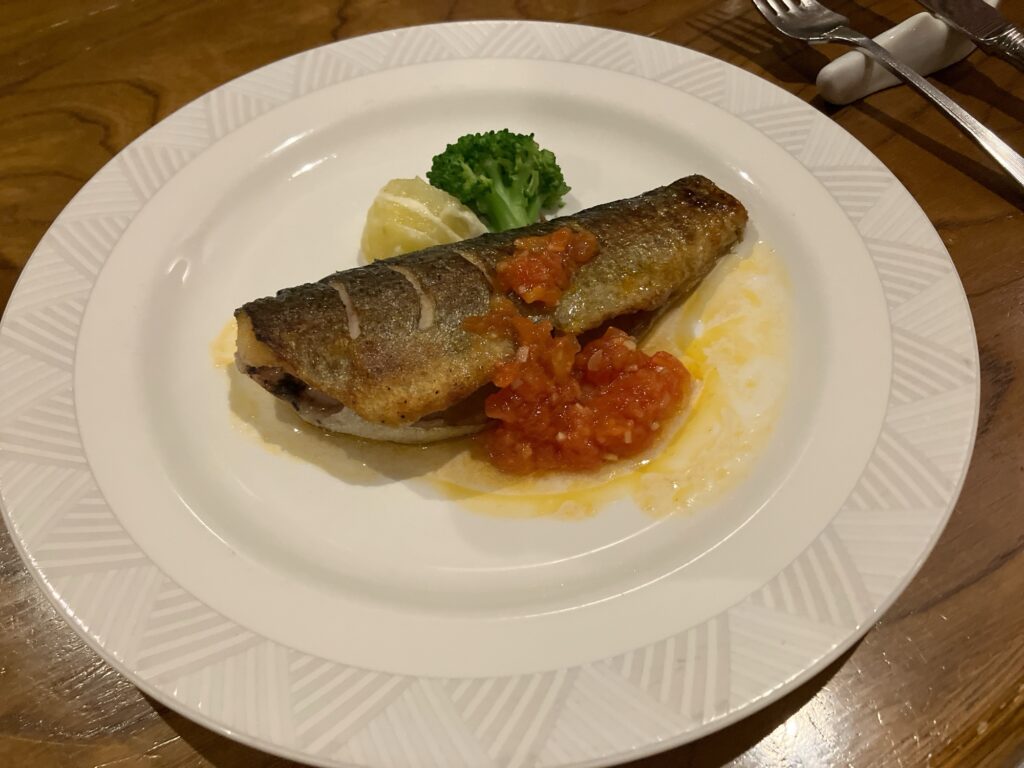 虹鱒のポワレ地中海風、プロヴァンスソース