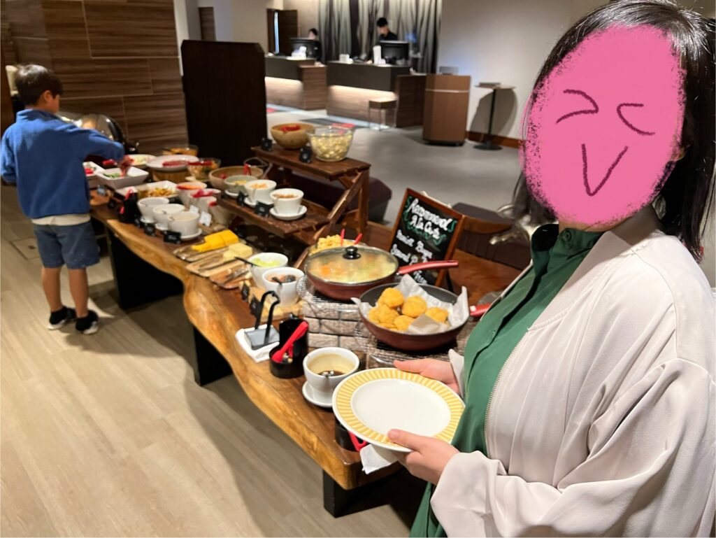 ラウンジの無料ディナー