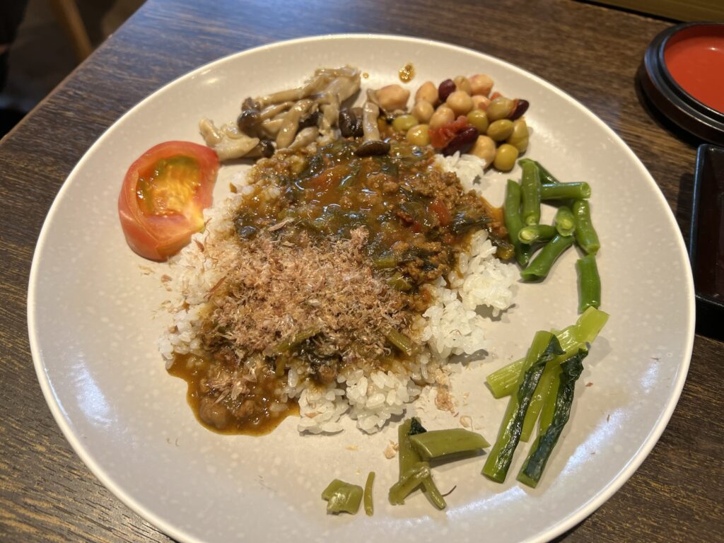 たくさん乗っけて贅沢カレー