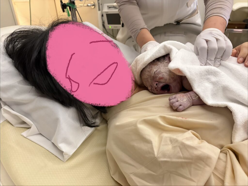 待望のカンガルーケアに涙がツーっと