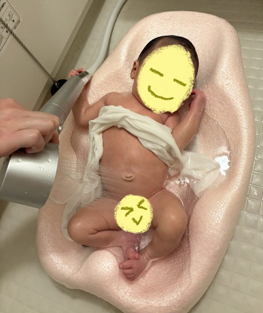 シャワーを握る姫ちゃん(尊)